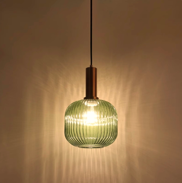Suspension Astraé – Verre Rainuré et Finition Dorée – Ø20 x H30 cm