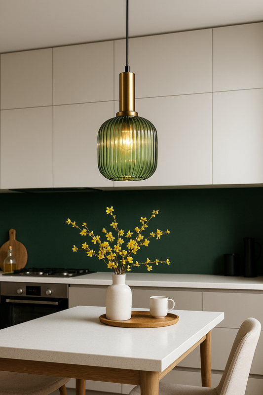 Suspension Astraé – Verre Rainuré et Finition Dorée – Ø20 x H30 cm